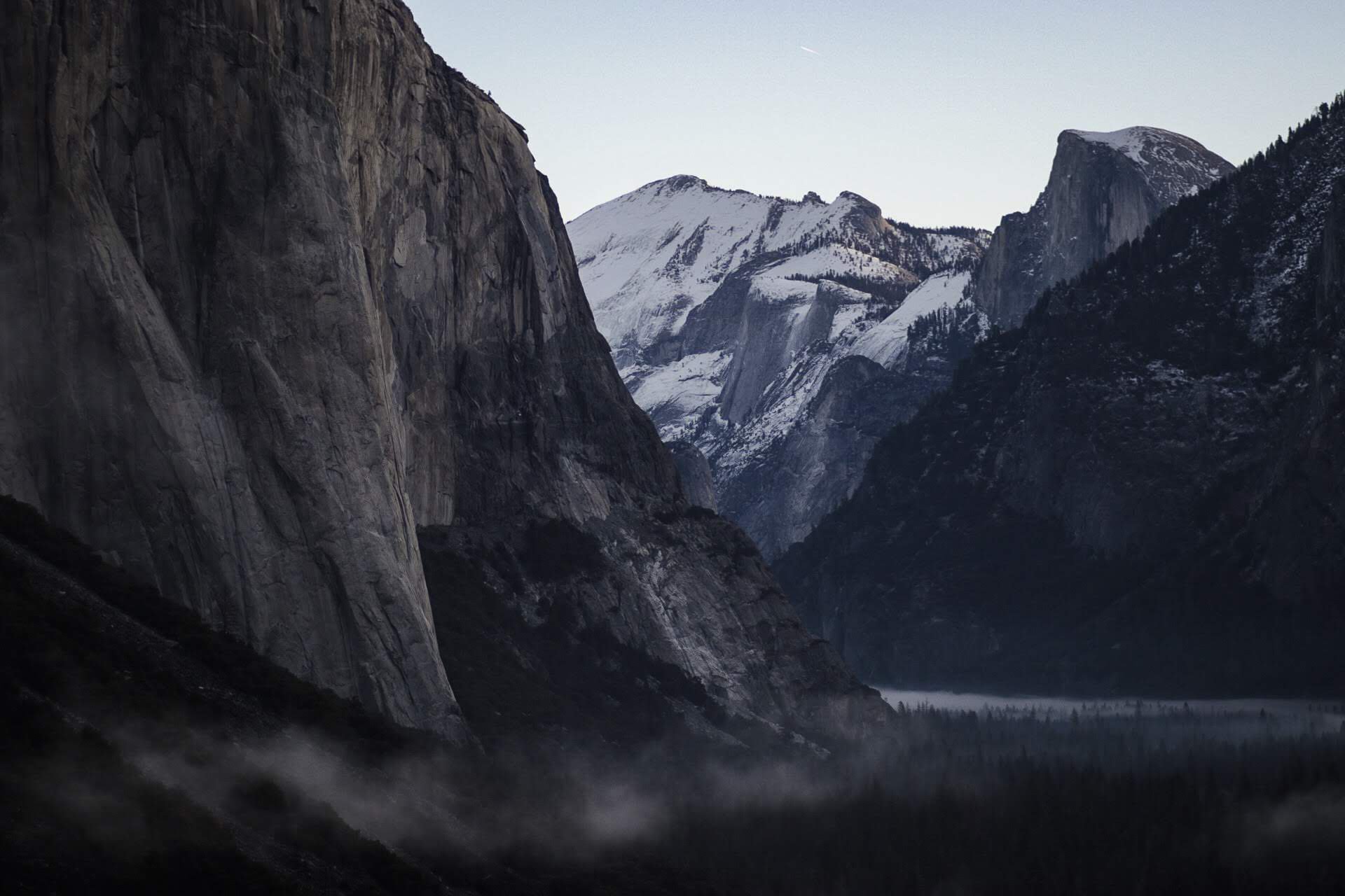 A look at Tunnel View in Yosemite National Park with Half Dome (right) and El Capitan (left) in the distance